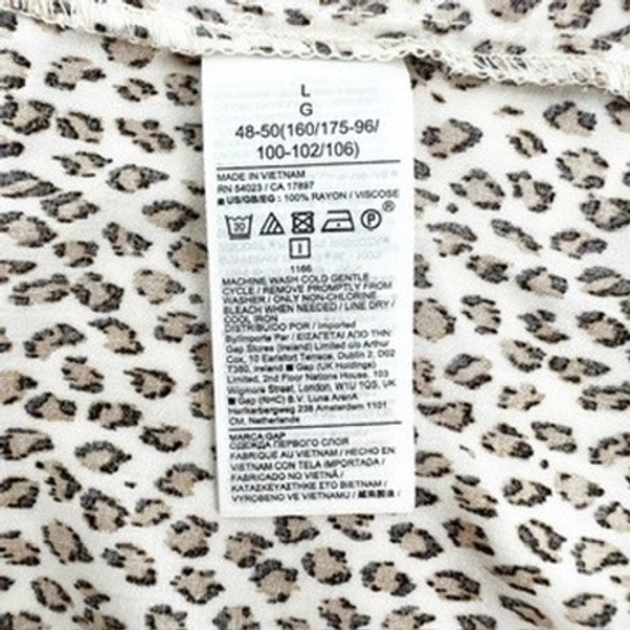 GAP Womens Leopard Print V Neck Short Sleeve Casual Blouse Top Size L - Picture 5 of 5